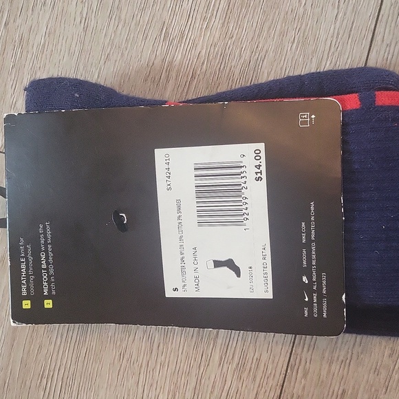 Nike Elite Crew Socks - Red and Navy with Stars Womens Ball Socks - Picture 5 of 6